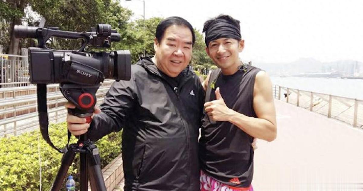 74岁郑则仕近照曝光，满脸白胡子身形变瘦，与周润发跑步减肥成功