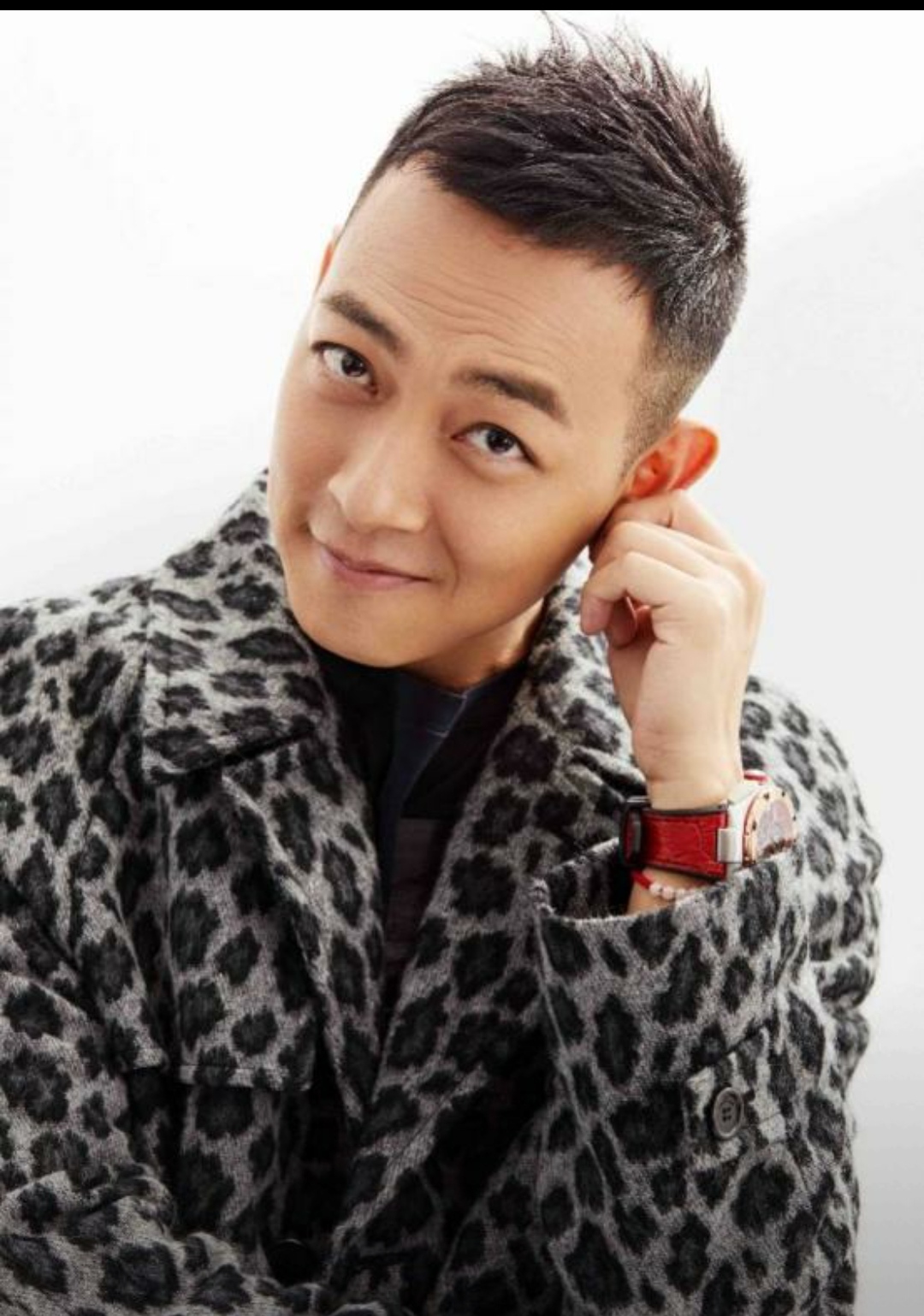 突发！香港知名男星片场发飙，怒斥配角，被指卖楼拍电影压力太大