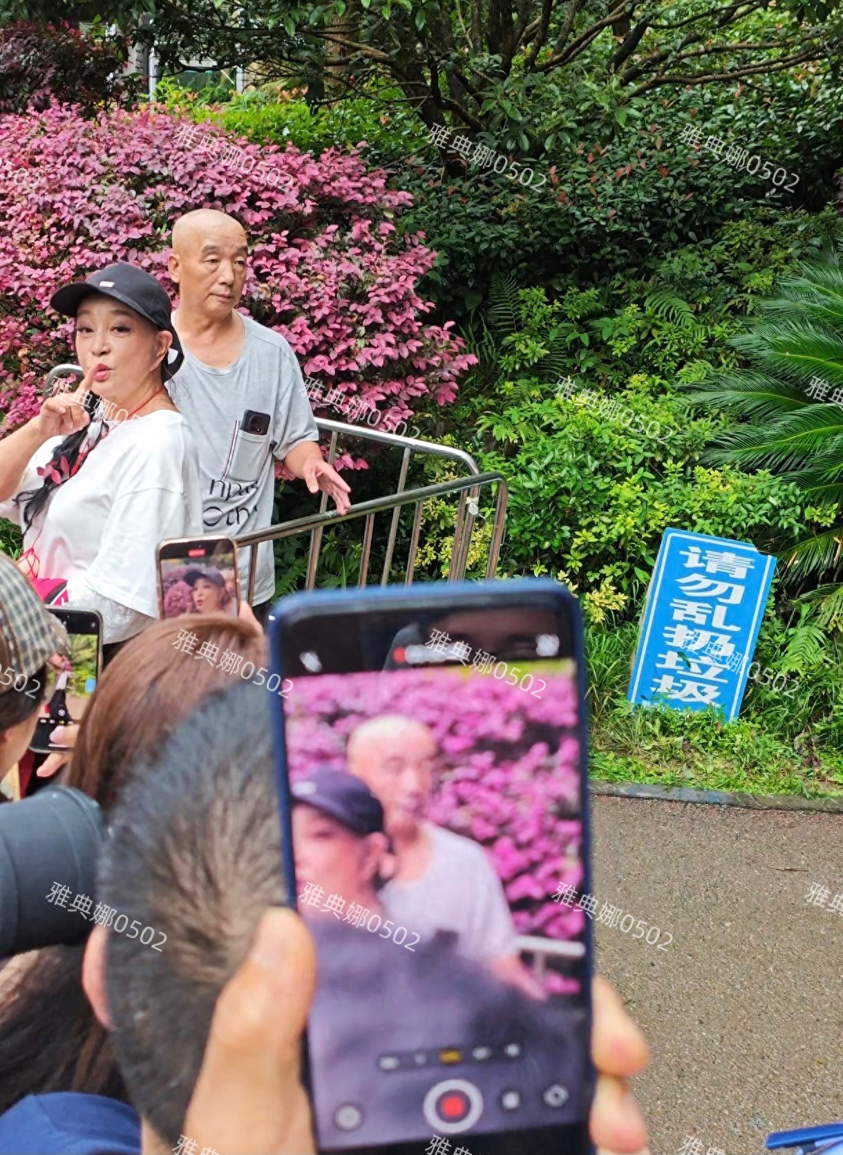 刘晓庆70的年纪18的打扮宁静矮黑胖,夕阳红老年团硬夸成一路繁花