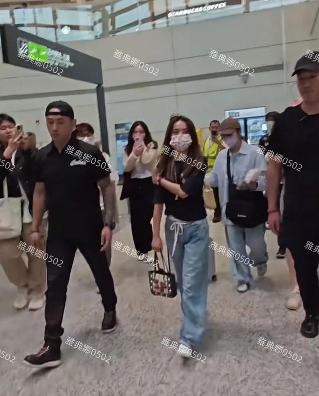 蔡依林空降上海小小身材大气场,眼睛又圆又大超有神她特别宠粉!