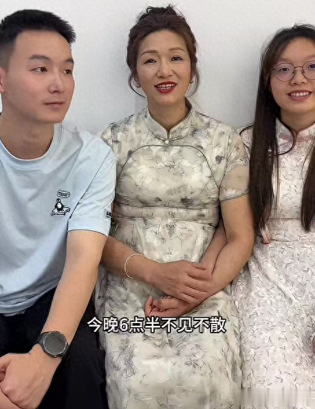 许健华首播销售近3亿，谢浩男两句话暴露人品！大妹笑开花