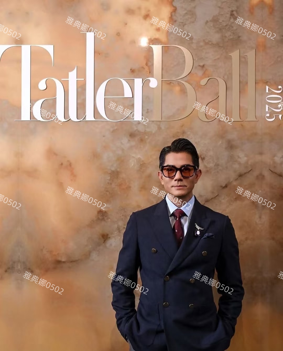 郭富城单看挺帅但跟1米84的阿云嘎站一起,需要仰着头看他太虐了