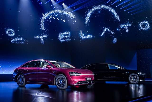 享界S9再登顶，全新车标亮相，用户星光照亮中国高端轿车进阶路