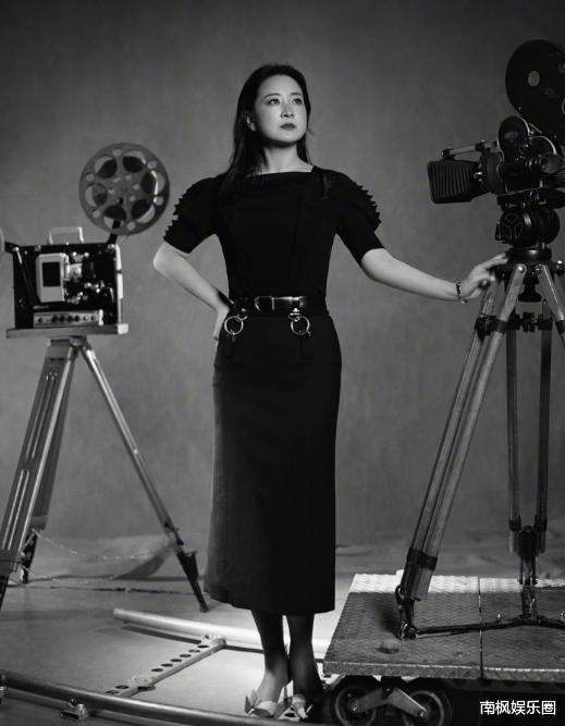 贾玲最近杀疯了！素颜状态，耀眼自信，变的是面相不变的是笑容