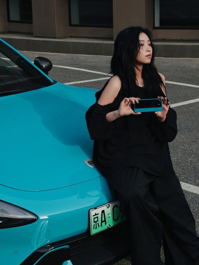 单色看腻了,来看几部撞色手机