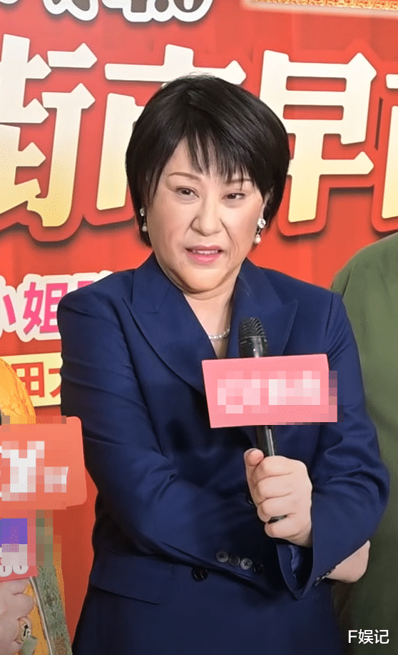 江欣燕以新剧造型参加宣传活动 脸部表情不自然 网友直呼认不出