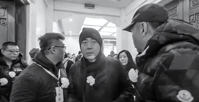 嫁大13岁名导被捧红，丈夫病逝后不愿再演戏，今55岁未婚无子嗣