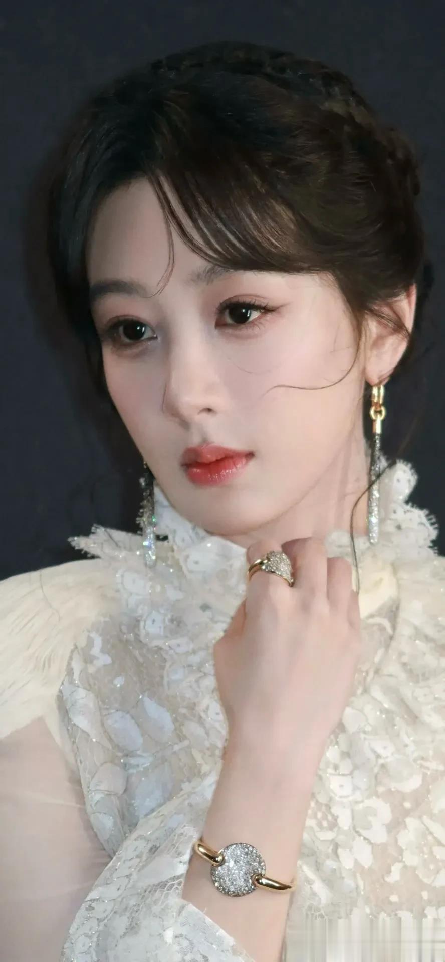 明星高清写真鉴赏｜杨紫，童星已变成心动女孩