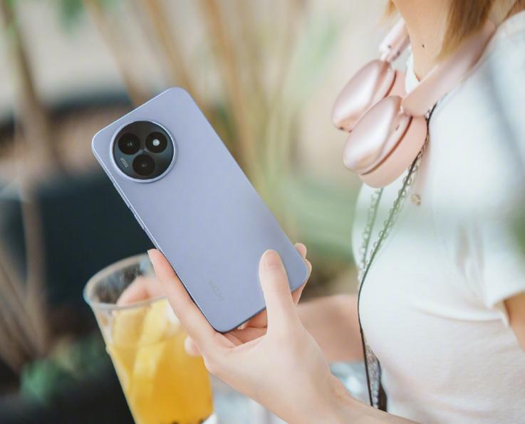 16G+512G價格親民，適合上班族用的一款手機，流暢用六年