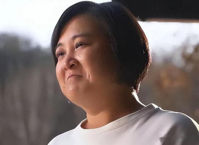 43岁贾玲久违露脸，皮肤并未出现松弛，事业再次传出好消息！