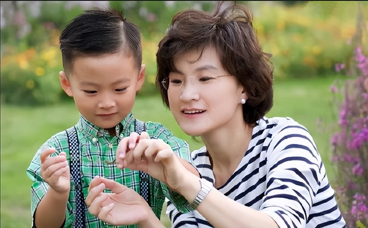 这两位央视主持人,原来是夫妻?低调了20年,比嫁入豪门还幸福