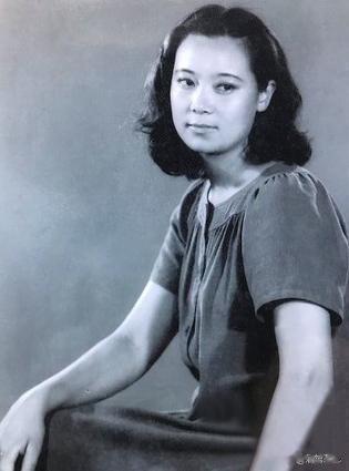 演员方青卓住北京别墅,爱做饭生活接地气,如今70岁是大学教授