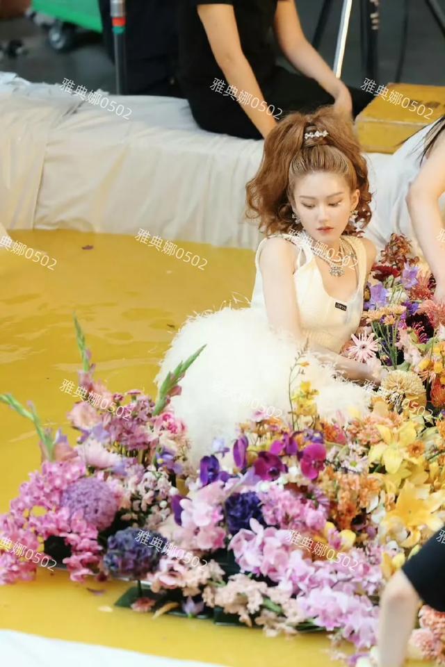 天啊，这居然是赵露思？新造型竟然撞脸谢娜，粉丝直呼认不出来!