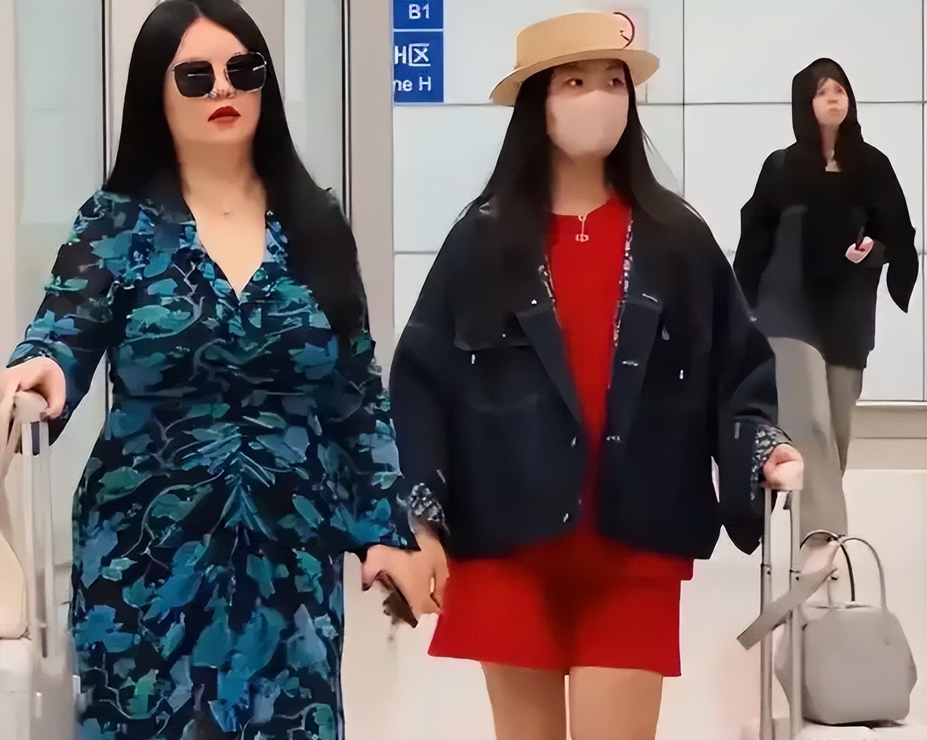 富婆人设坐实了！李湘回娘家，网友以为是五星级酒店，无声中炫富