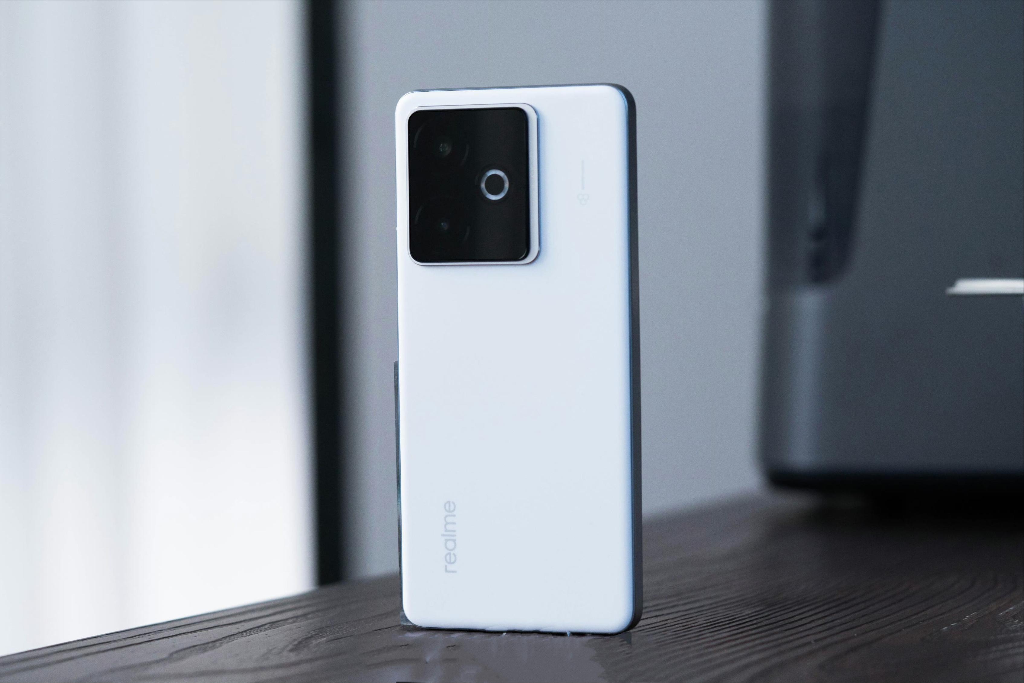 天玑9400+旗舰仅2149元!144HZ高刷+7200mAh+IP69防水