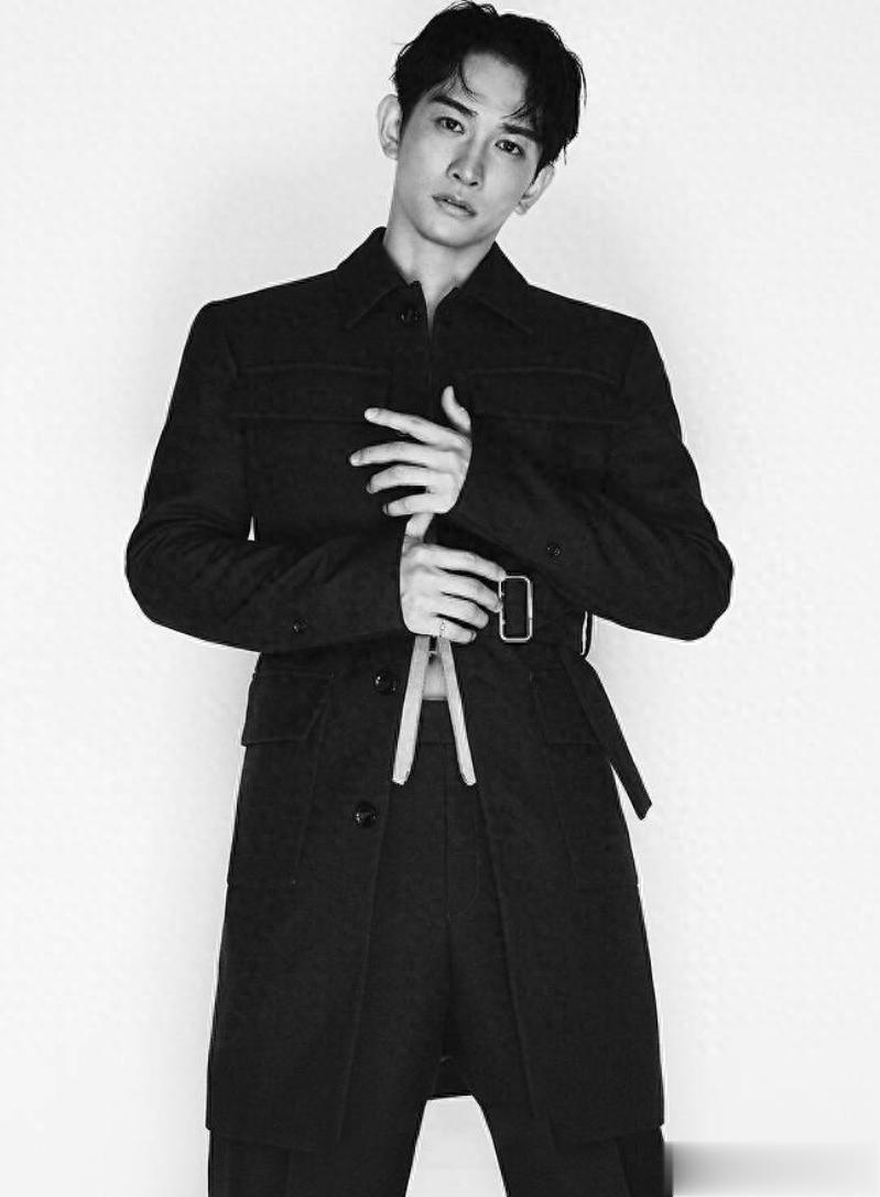 韩公司签约日本演员，曾美化侵略战争、参拜神社！韩国网友不忍了