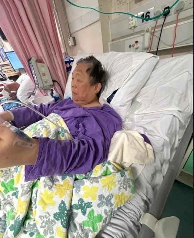 出轨保姆、逼死原配！如今77岁的他独居20年，四女一子无人管