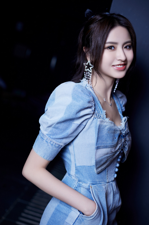 金子涵，172身高颜值精致，多栖发展的优秀艺人，你喜欢她吗？