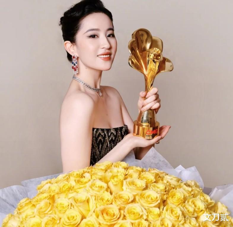 苦熬16年终成国际影后，辛芷蕾咖位一夜飞升，内娱85花大洗牌