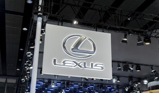 全新2025款雷克萨斯ES 250 AWD版本，搭载2.5L发动机加四驱