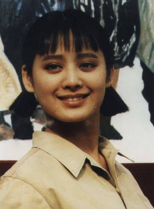 宁静年轻时的颜值如果放到现在，会比的过如今的小花吗？