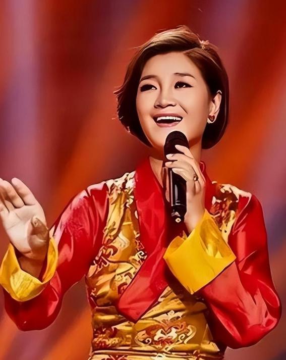 官媒发文,揭开刀郎真实处境,难怪他哽咽落泪,突然理解了云朵