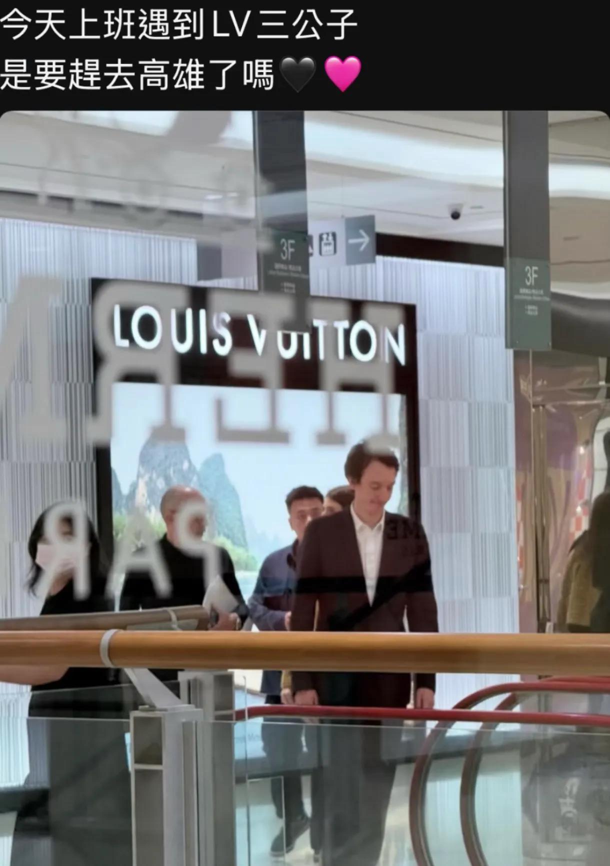 LV三公子台北巡店!笑容腼腆身高出挑很帅气,Lisa去哪儿他都跟着