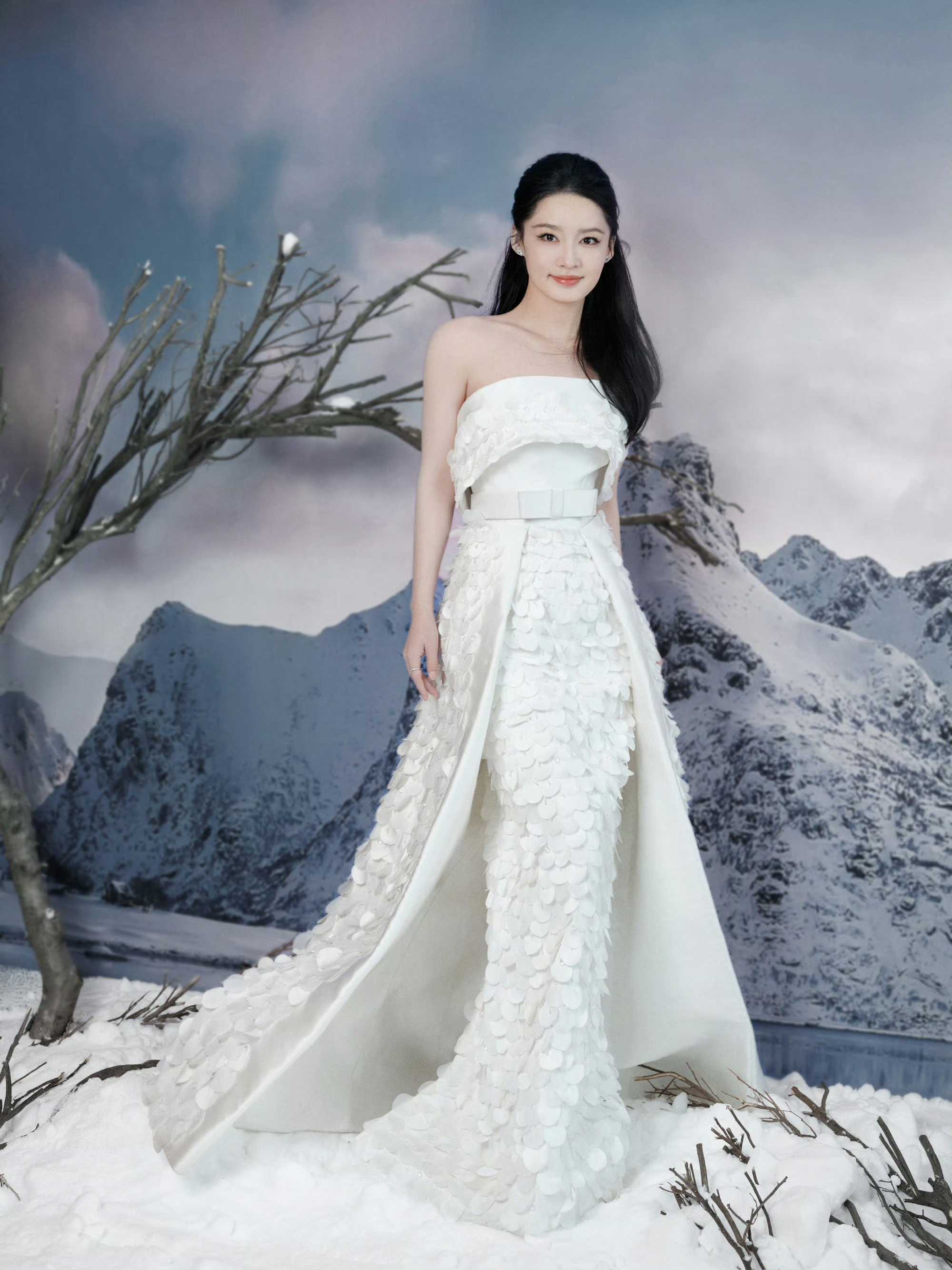 雪境中的白莲花,李沁的东方韵致之美