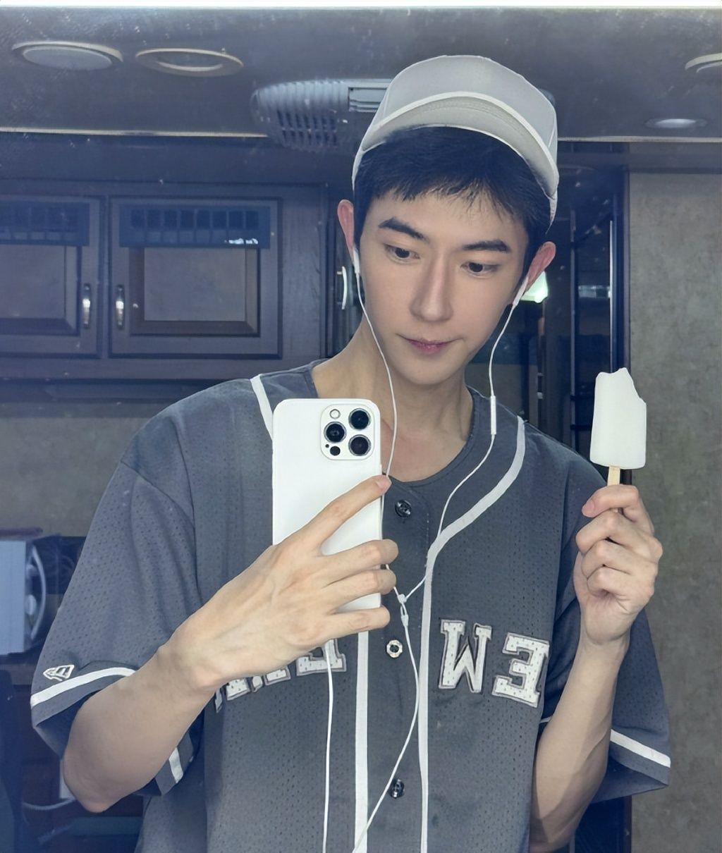 于朦胧出事房子户主疑曝光！事发现场牵手照流出，本人删文不回应