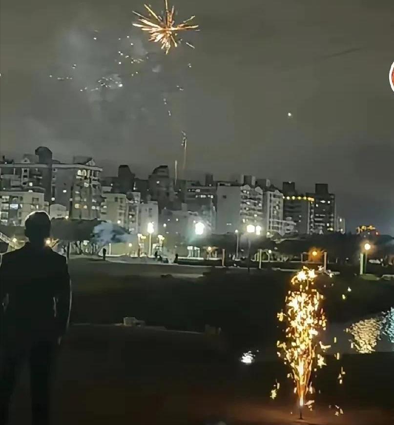 汪小菲台北过年这桌年夜饭太真实:丈母娘忙到冒烟,张兰独在北京