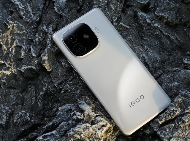 2000元內，性能最強的一款手機，能流暢用五年