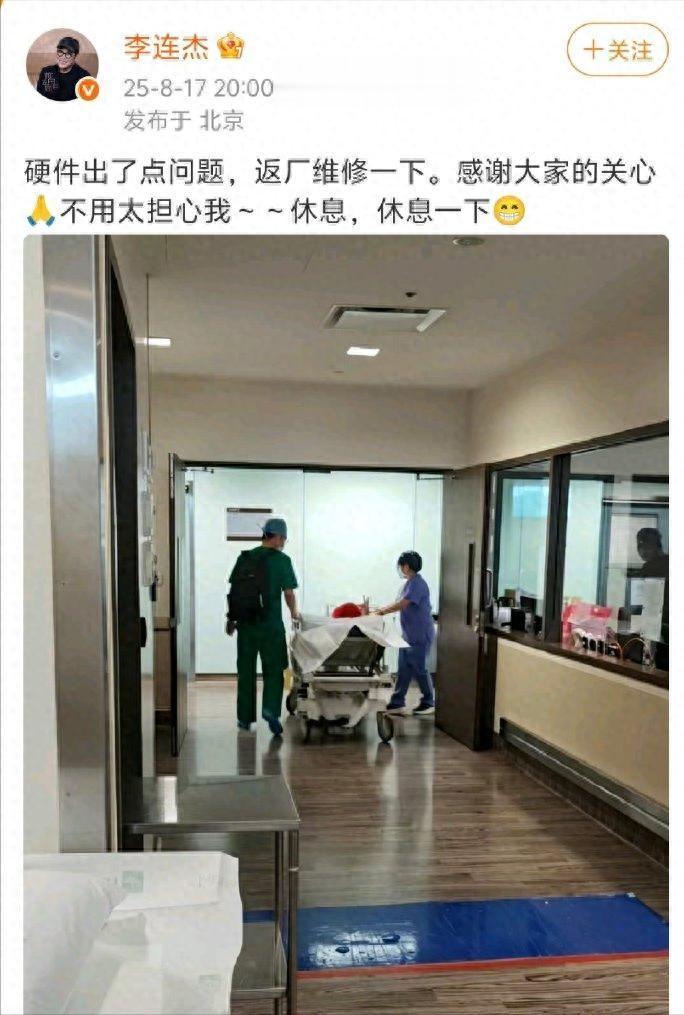 李连杰术后首露面，现身4S店提车，穿粗布衫走飞快，见人多秒垮脸