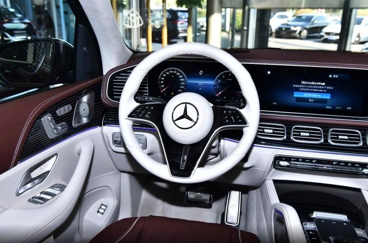 迈巴赫GLS和奔驰GLS傻傻分不清，别光看LOGO，一文告诉你如何甄别