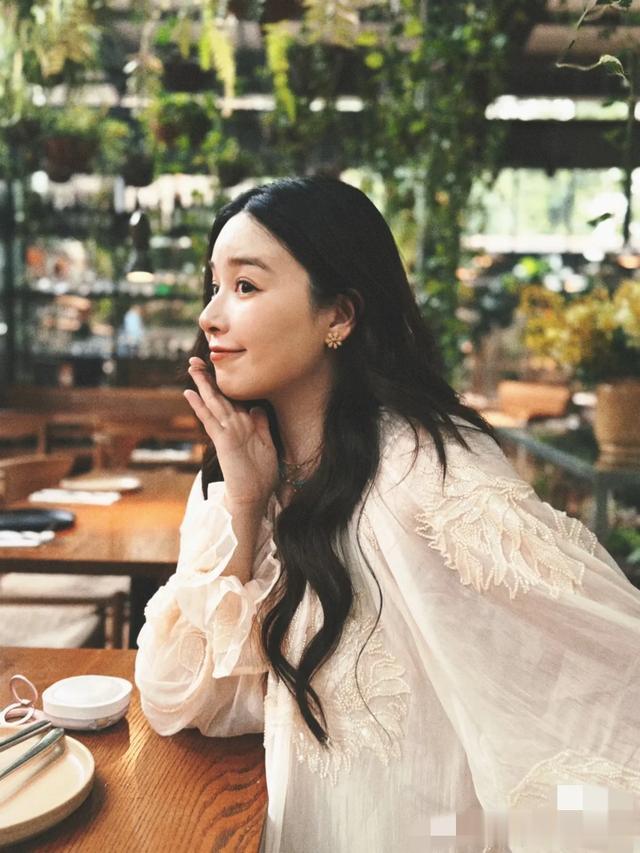 阚清子官宣怀孕后首晒孕照，孕期状态好，涨胎不长肉一点也不胖