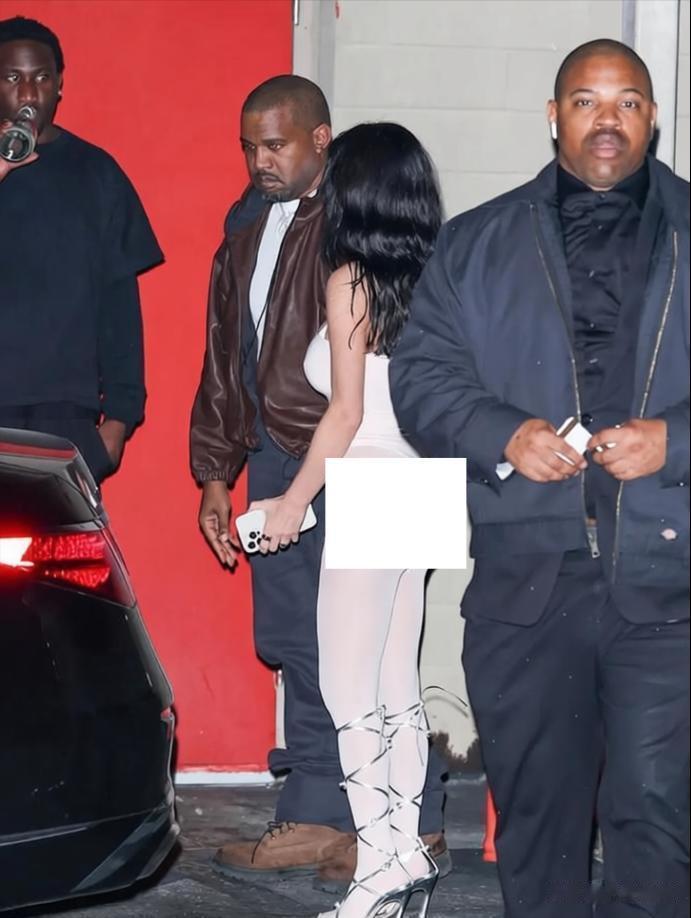 纯欲风宣言:当Bianca的穿搭,成为《女佣》式逃离的隐喻