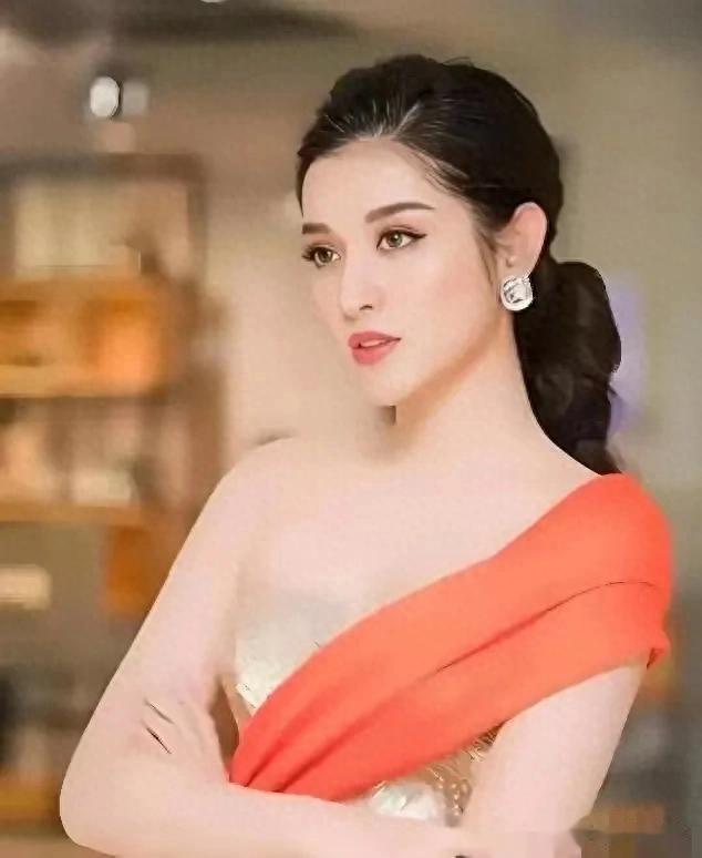 越南国宝级女神,美到发光