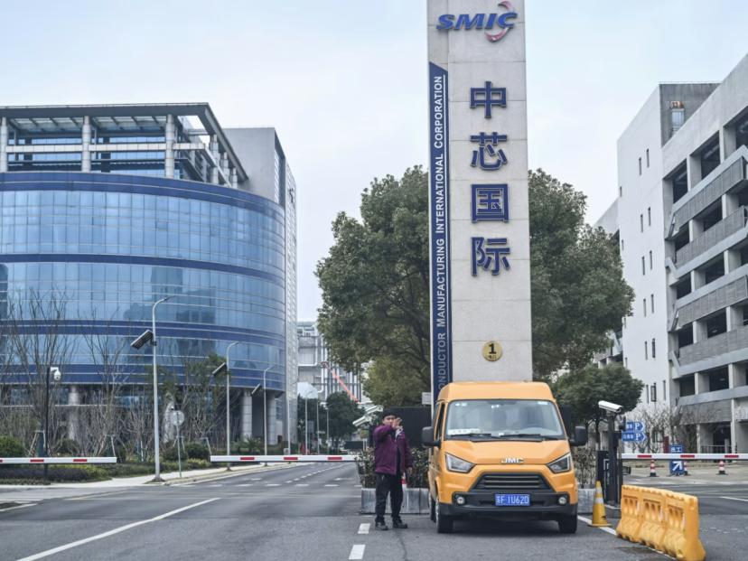 陳立武站在斷層間