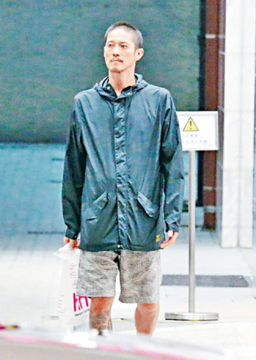 赌王女婿三度病重紧急出国做手术,何超仪停工陪伴,已花掉数千万