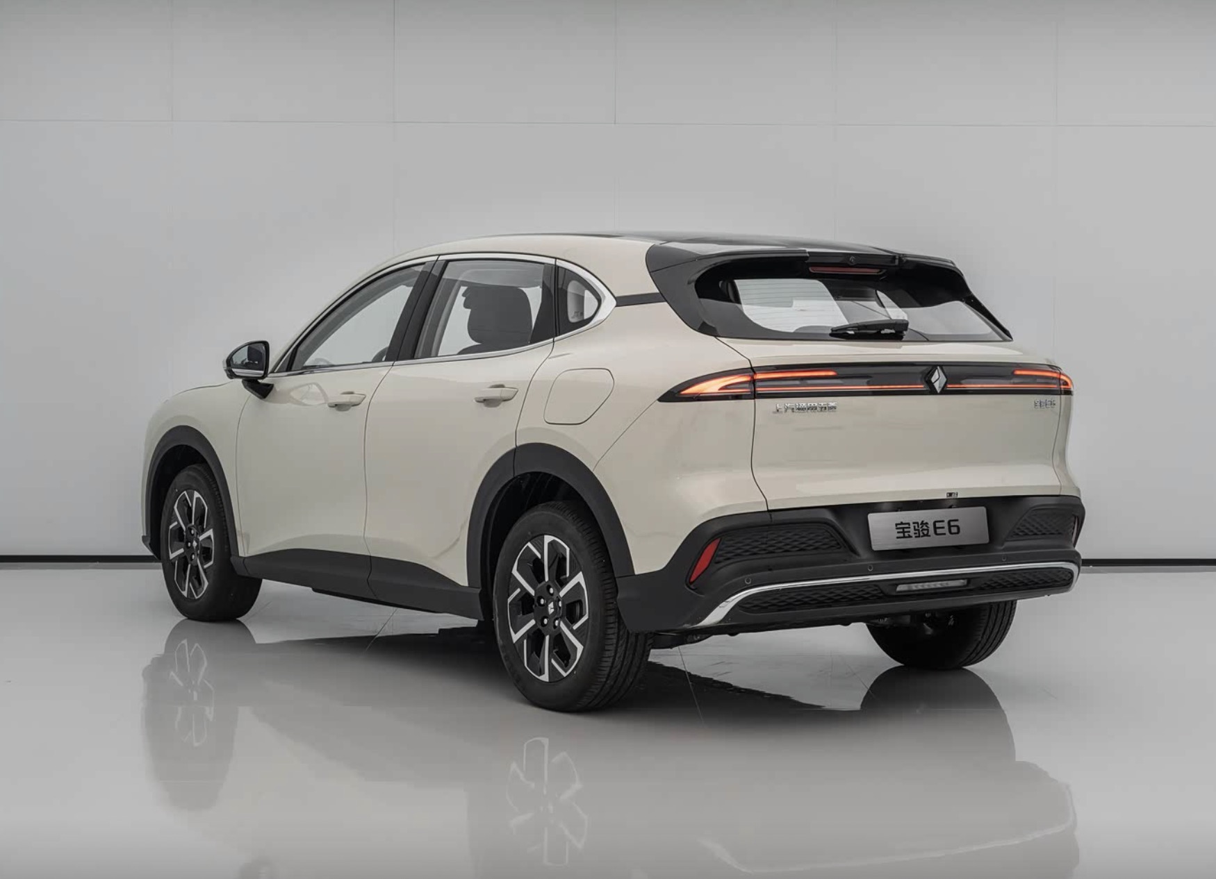 宝骏E6畅享版正式上市,纯电续航500公里,指导价14.98万元