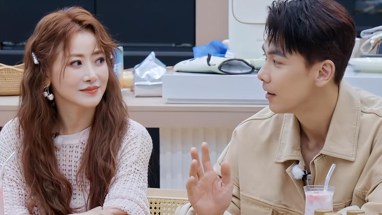 恶心一幕上演，50岁陈紫函，终是见识了姐弟恋的残酷，伊能静说中了