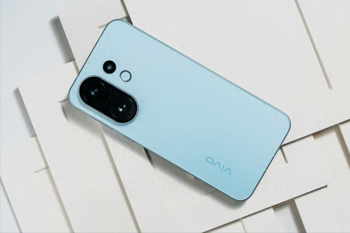 vivo开始清仓,发布三个月大降853元,极窄直屏+百倍变焦+6500mAh