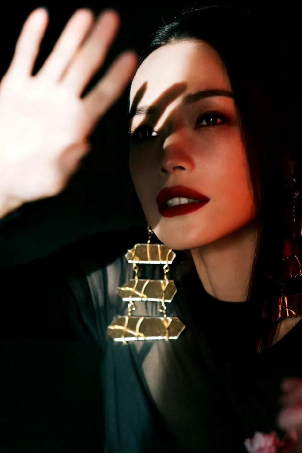 舒淇暗夜红唇黑纱长裙 ???