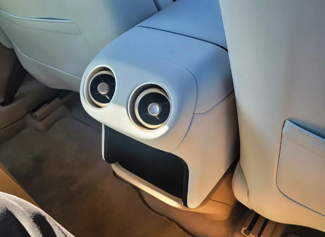 华为造了个「可折叠方向盘」,把全体网友都整不会了