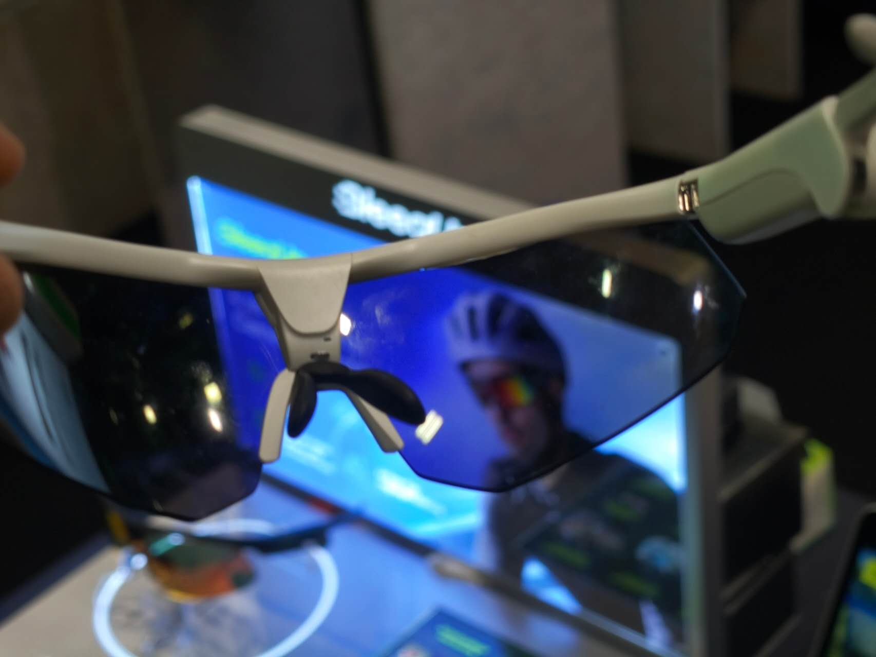 智能眼镜“异类”突围:BleeqUp深耕骑行圈,在IFA找到爆款密码