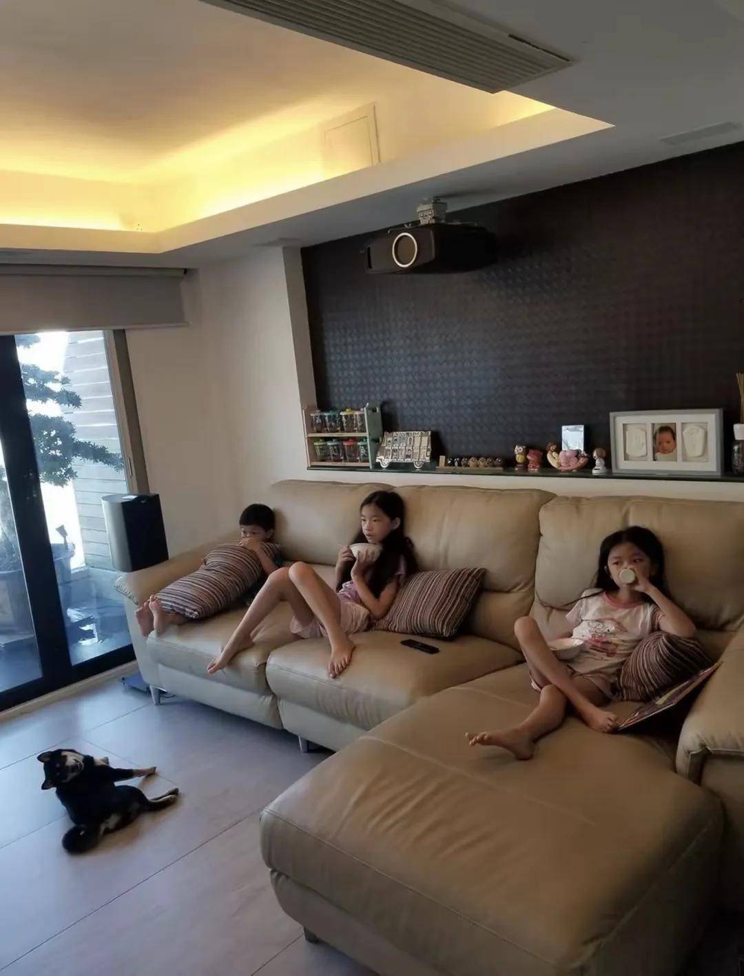 TVB艺人夫妇送儿子到内地参加军训营生活