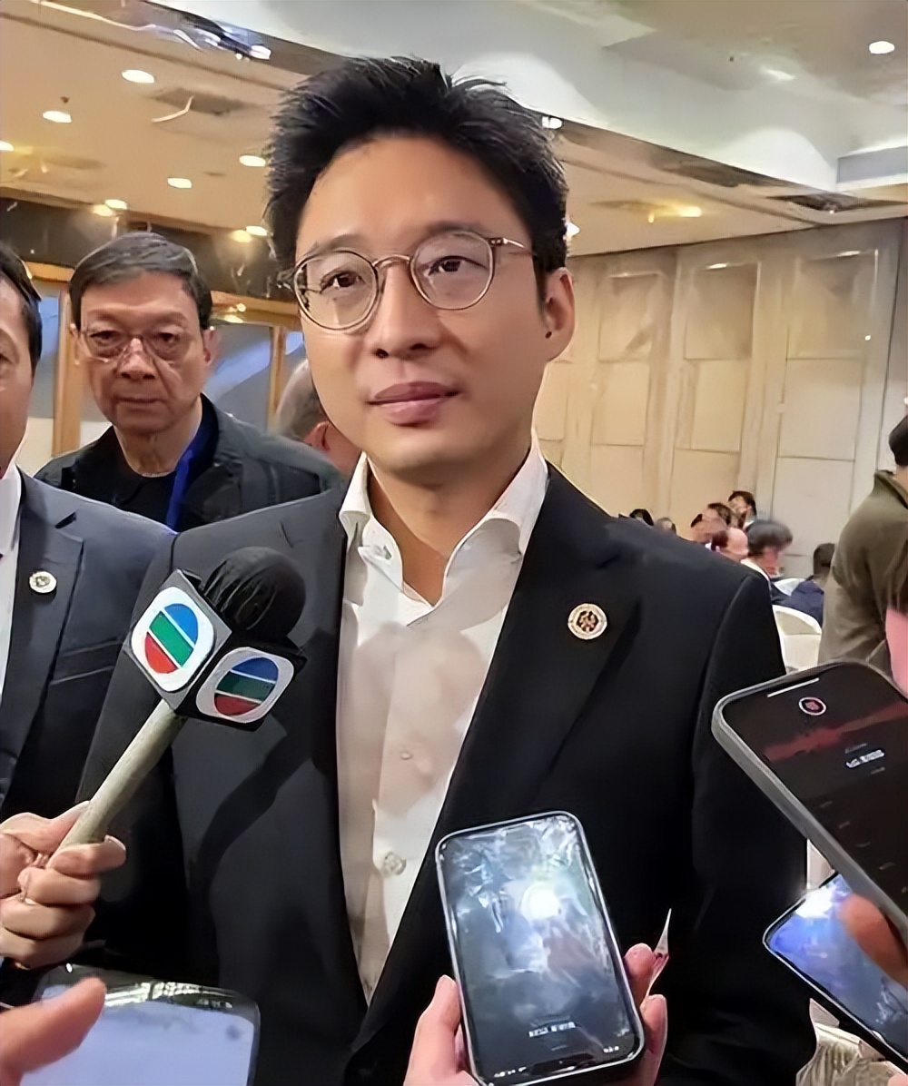 郭晶晶没想到,继自己之后霍家又迎一名人儿媳,霍震霆这次满意吗