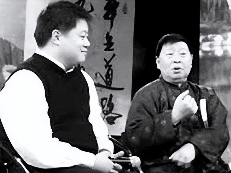 曾是央视知名主持，父亲是马季，妻子是编导，57岁他现在成大老板