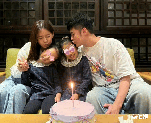 张子萱新加坡被偶遇，真人没网上说的那么少女，眼睛能看出年纪