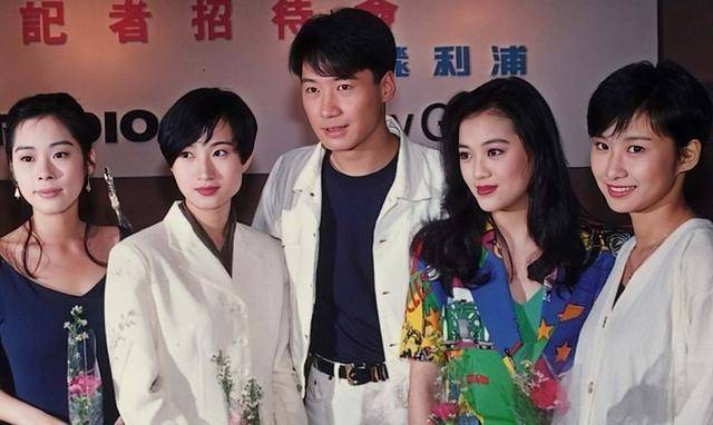 香港知名歌手公开发声明追债引关注！