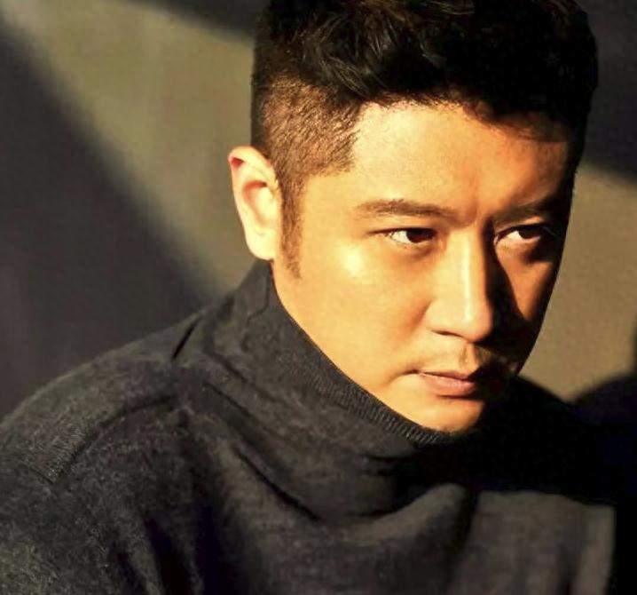 “老实人”人设让他装的淋漓尽致，演戏再多有什么用人品照样白搭